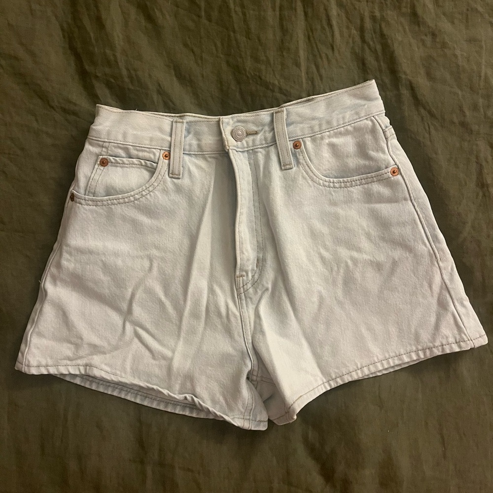Levi’s high rise jean short